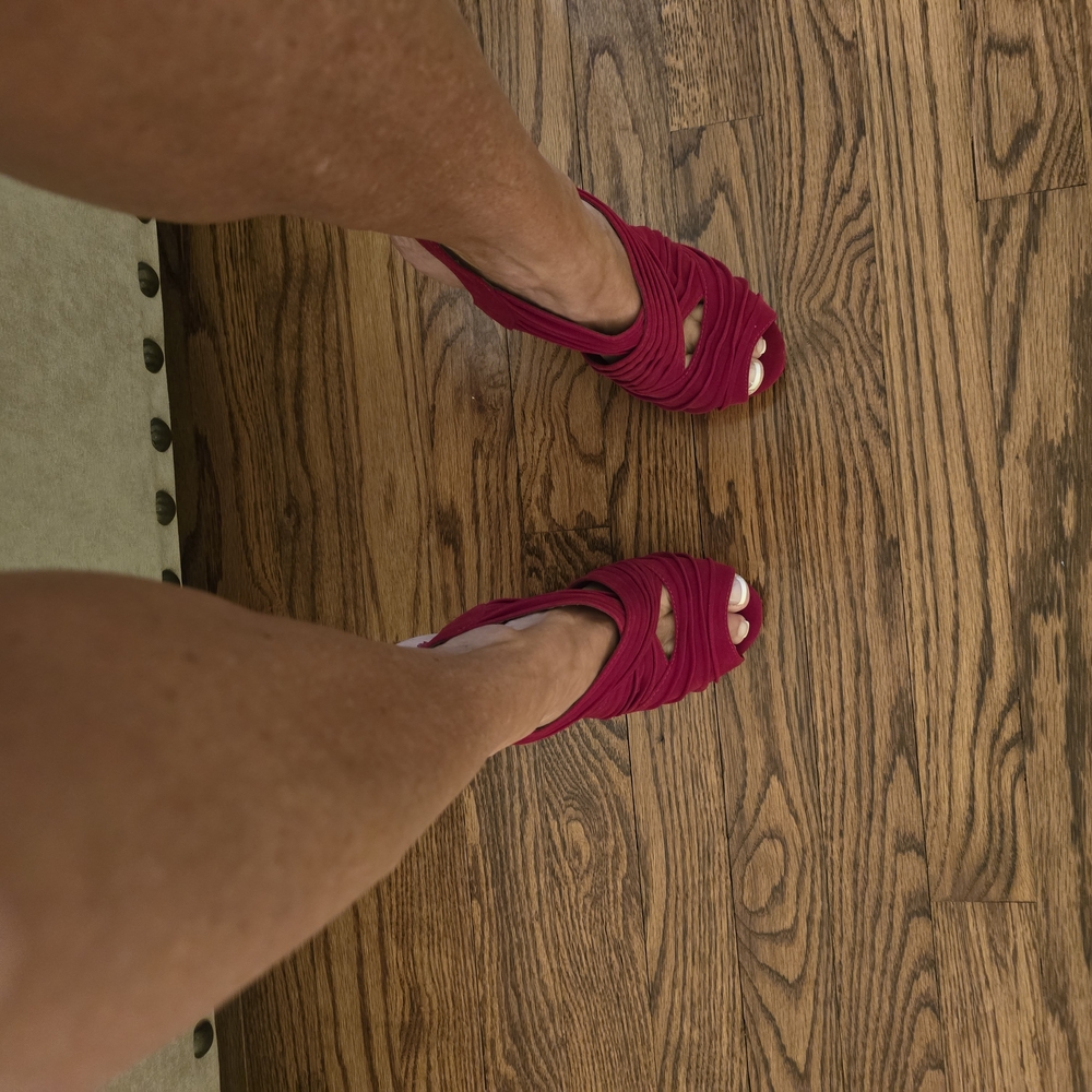 Qupid Red Velvet Platform Heels- Only Worn Fore Photos Inside - Picture 7 of 9